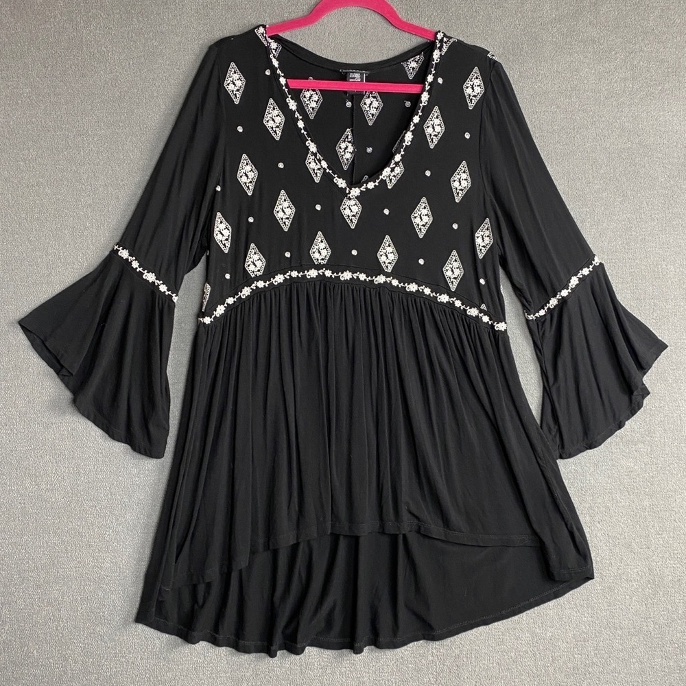Torrid boho embroidered bell sleeve flowy Hi-low tunic top size 1X